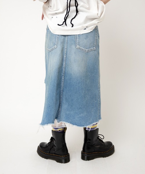 RNA（アールエヌエー）の「G1095 デザインダメージレイヤードスカート（デニムスカート・レディース・ブラック/インディゴブルー・MEDIUM）」の4枚目の写真