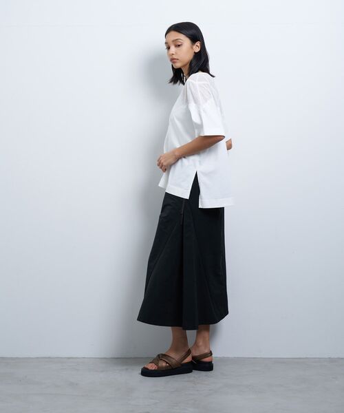 LANVIN en Bleu(ランバンオンブルー)の「レースコンビカットソー(Tシャツ/カットソー・レディース・オフホワイト/チャコールグレー・38)」の4枚目の写真