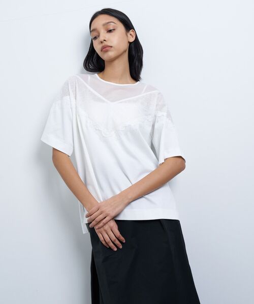 LANVIN en Bleu(ランバンオンブルー)の「レースコンビカットソー(Tシャツ/カットソー・レディース・オフホワイト/チャコールグレー・38)」の6枚目の写真