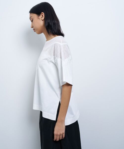 LANVIN en Bleu(ランバンオンブルー)の「レースコンビカットソー(Tシャツ/カットソー・レディース・オフホワイト/チャコールグレー・38)」の7枚目の写真