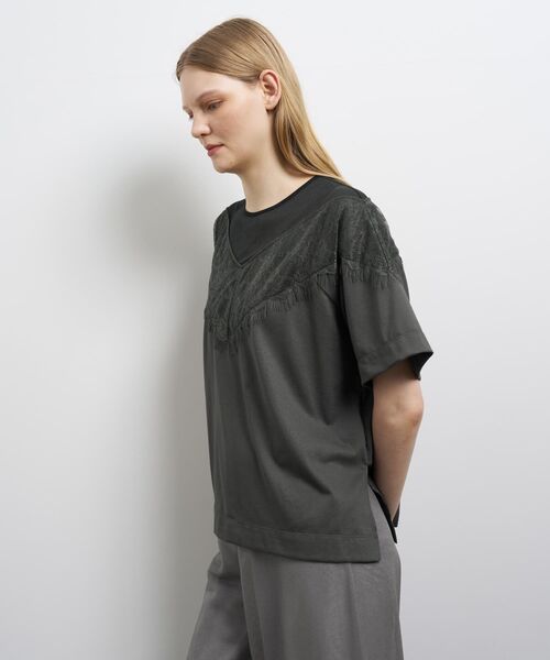 LANVIN en Bleu(ランバンオンブルー)の「レースコンビカットソー(Tシャツ/カットソー・レディース・オフホワイト/チャコールグレー・38)」の15枚目の写真