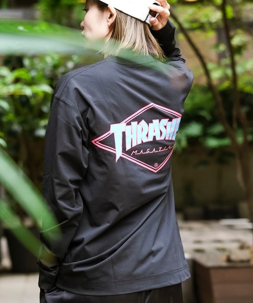 THRASHER（スラッシャー）の「DIAMOND LOGO UTILITY L/S T-SHIRTS 長袖Tシャツ ユーティリティー ラッシュガード/ワンポイントブランドロゴ水着（Tシャツ/カットソー・メンズ・ブラック×レッド/ホワイト×レッド・MEDIUM/LARGE）」の2枚目の写真