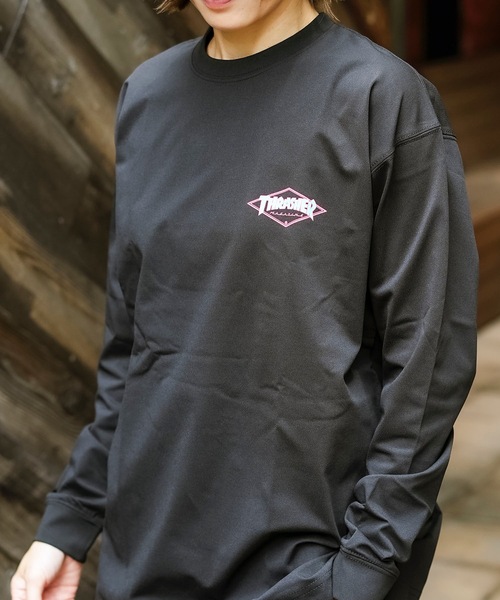 THRASHER（スラッシャー）の「DIAMOND LOGO UTILITY L/S T-SHIRTS 長袖Tシャツ ユーティリティー ラッシュガード/ワンポイントブランドロゴ水着（Tシャツ/カットソー・メンズ・ブラック×レッド/ホワイト×レッド・MEDIUM/LARGE）」の3枚目の写真