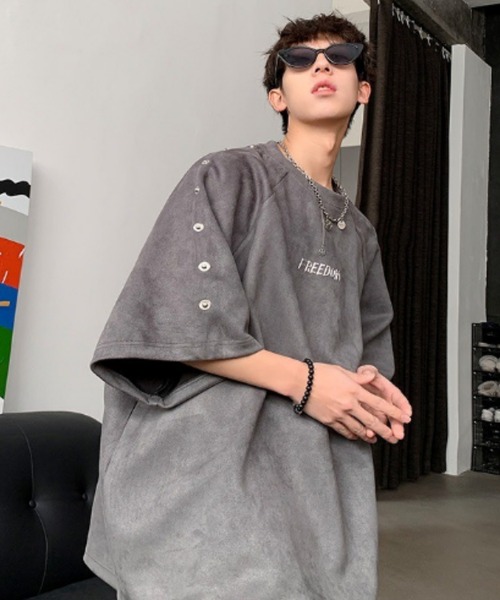 MGV(エムジーヴィー)の「スタッズデザインカットソー(Tシャツ/カットソー・メンズ・ブラック/グレー・MEDIUM/LARGE/X-LARGE)」の2枚目の写真