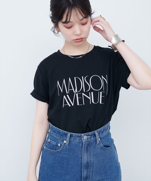 natural couture(ナチュラルクチュール)の「ポンチベーシックロゴT(Tシャツ/カットソー・レディース・オフホワイト/ブラウン/ブラック/サックスブルー・FREE)」の1枚目の写真