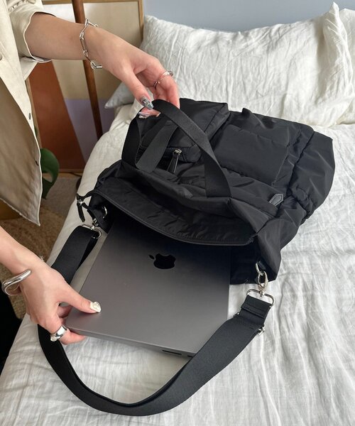 DISCOAT（ディスコート）の「ユーティリティパフィビッグトートバッグ（トートバッグ・レディース・ブラック/チャコールグレー/ベージュ・FREE）」の4枚目の写真