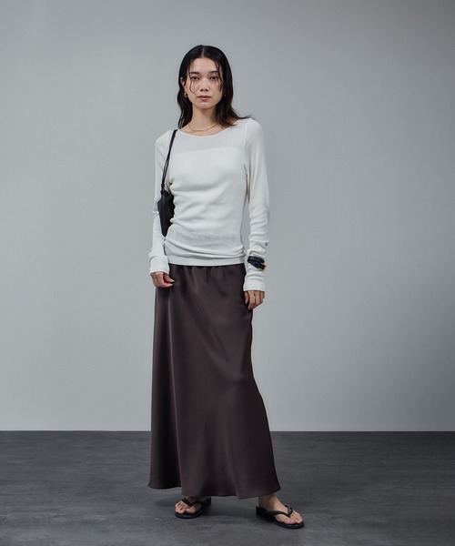 SALON adam et rope'(サロン アダム エ ロペ)の「Hug Silkラウンドネックプルオーバー 2 / 新色追加(Tシャツ/カットソー・レディース・ブラウン/ブラック/オフホワイト・FREE)」の11枚目の写真