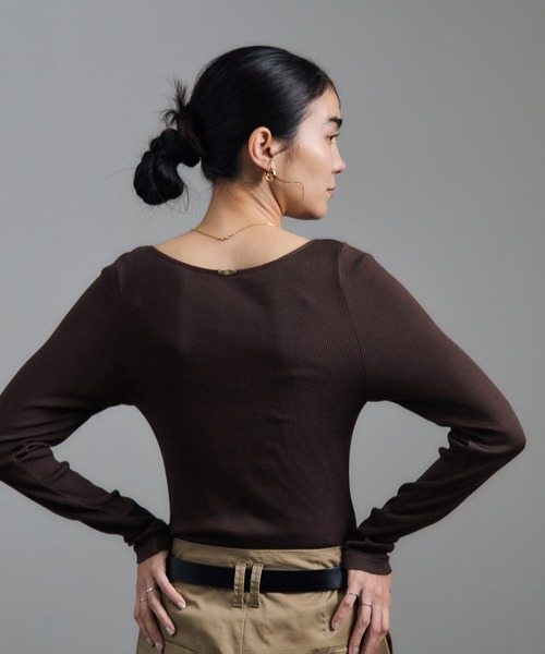 SALON adam et rope'(サロン アダム エ ロペ)の「Hug Silkラウンドネックプルオーバー 2 / 新色追加(Tシャツ/カットソー・レディース・ブラウン/ブラック/オフホワイト・FREE)」の15枚目の写真