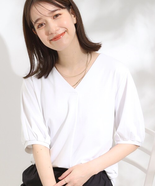 DRESKIP(ドレスキップ)の「【S-LL/ひんやり/UV】スキッパーネックで女性らしい きれい見えトップス(Tシャツ/カットソー・レディース・ブラック/イエロー/オフホワイト・04/03/02/01)」の1枚目の写真