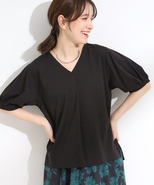 DRESKIP(ドレスキップ)の「【S-LL/ひんやり/UV】スキッパーネックで女性らしい きれい見えトップス(Tシャツ/カットソー・レディース・ブラック/イエロー/オフホワイト・04/03/02/01)」の2枚目の写真