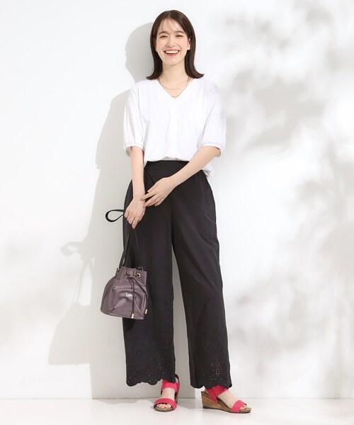 DRESKIP(ドレスキップ)の「【S-LL/ひんやり/UV】スキッパーネックで女性らしい きれい見えトップス(Tシャツ/カットソー・レディース・ブラック/イエロー/オフホワイト・04/03/02/01)」の6枚目の写真