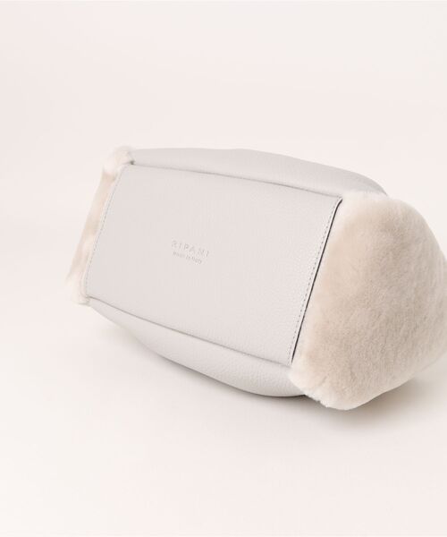 RIPANI(リパーニ)の「【RIPANI】ムートンコンビレザーハンドバッグ(Q56464)(ハンドバッグ・レディース・ダークグレー/ライトグレー・ALL)」の4枚目の写真