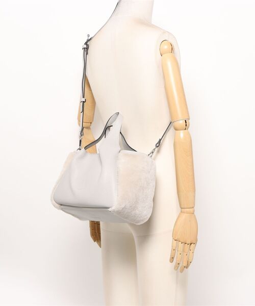RIPANI(リパーニ)の「【RIPANI】ムートンコンビレザーハンドバッグ(Q56464)(ハンドバッグ・レディース・ダークグレー/ライトグレー・ALL)」の6枚目の写真