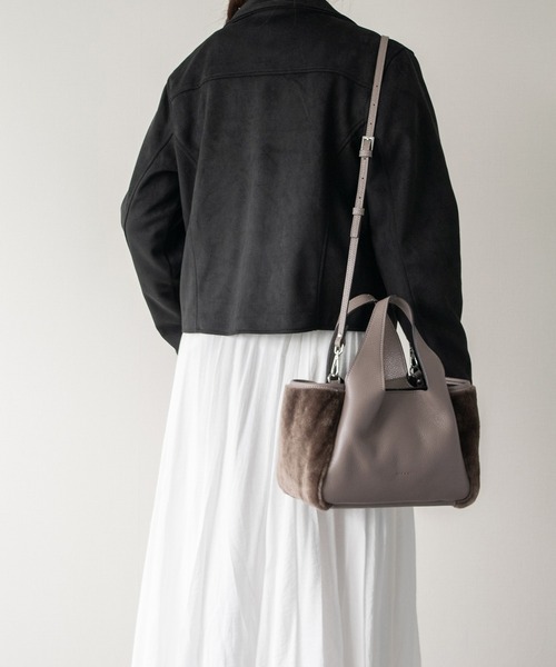 RIPANI(リパーニ)の「【RIPANI】ムートンコンビレザーハンドバッグ(Q56464)(ハンドバッグ・レディース・ダークグレー/ライトグレー・ALL)」の9枚目の写真
