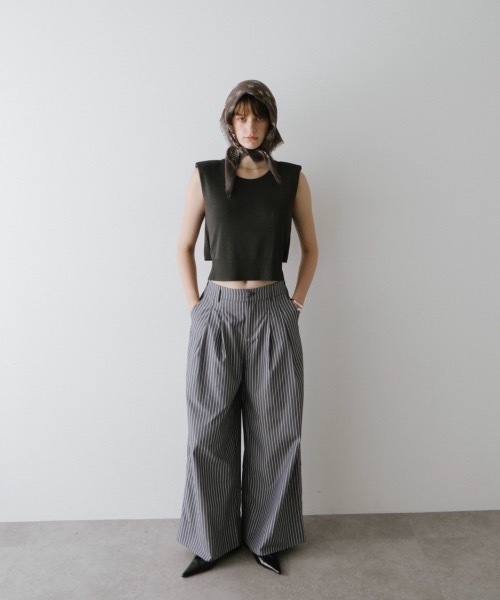 DRWCYS(ドロシーズ)の「ショルダーパットバックリボントップス(Tシャツ/カットソー・レディース・チャコールグレー/ブラウン・FREE)」の8枚目の写真