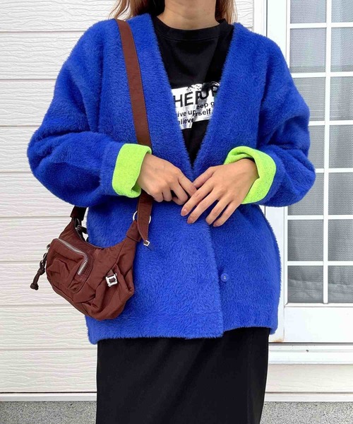 Q（キュー）の「シャギーVネックWフェイスカーデ（カーディガン/ボレロ・レディース・グレイッシュベージュ/ブルー・MEDIUM）」の2枚目の写真