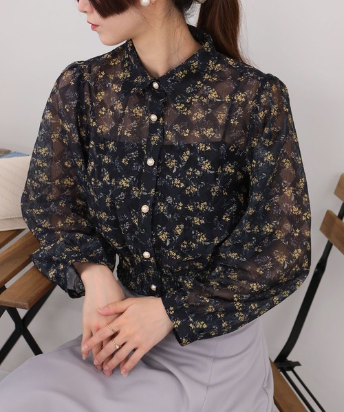 セール】小花柄 裾シャーリング クロップド丈 長袖ブラウス（シャツ
