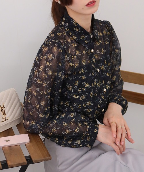 pumpkin port(パンプキンポート)の「小花柄 裾シャーリング クロップド丈 長袖ブラウス(シャツ/ブラウス・レディース・ブラック/アイボリー/カーキ/ワインレッド・M)」の9枚目の写真