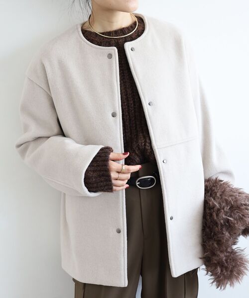 le.coeur blanc（ルクールブラン）の「ニットビーバーノーカラーミドルコート（ノーカラーコート・レディース・ダークグレー/モカ/グレイッシュベージュ・38）」の6枚目の写真