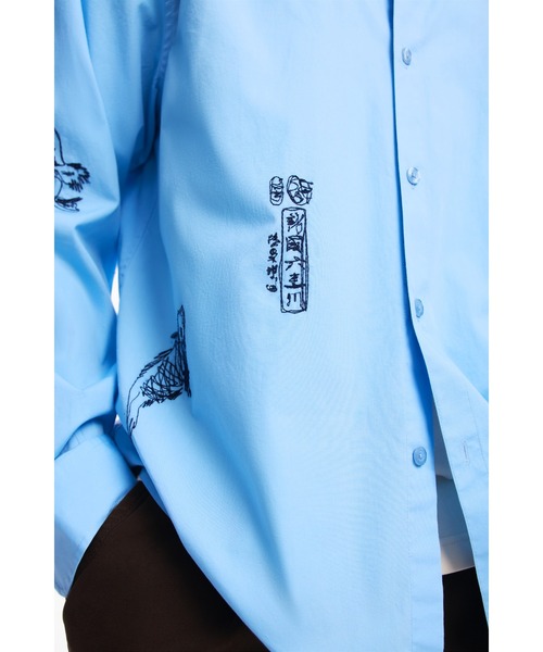 Desigual(デシグアル)の「スカイブルースケッチ刺繍長袖シャツ(シャツ/ブラウス・メンズ・ブルー・S/M/L/XL/XXL)」の3枚目の写真