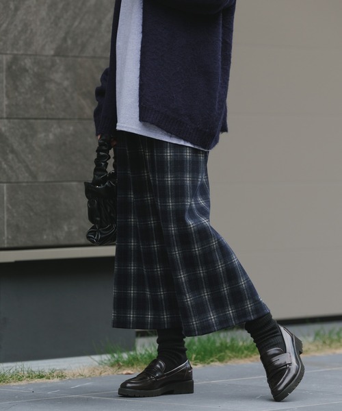 AO2（アオズ）の「Back Slit Stretch Ombre Check Long Skirt / バックスリット ストレッチ オンブレチェックロングスカート（スカート・レディース・ネイビー/ブラウン・FREE）」の11枚目の写真