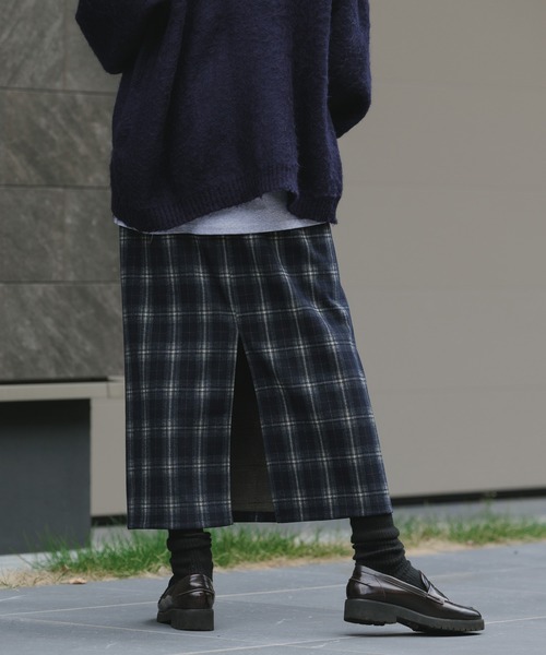 AO2（アオズ）の「Back Slit Stretch Ombre Check Long Skirt / バックスリット ストレッチ オンブレチェックロングスカート（スカート・レディース・ネイビー/ブラウン・FREE）」の13枚目の写真