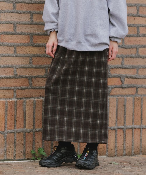 AO2（アオズ）の「Back Slit Stretch Ombre Check Long Skirt / バックスリット ストレッチ オンブレチェックロングスカート（スカート・レディース・ネイビー/ブラウン・FREE）」の4枚目の写真