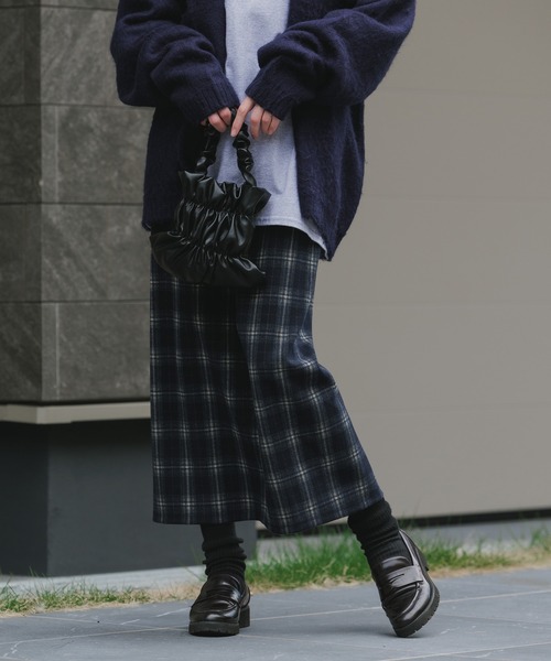 AO2（アオズ）の「Back Slit Stretch Ombre Check Long Skirt / バックスリット ストレッチ オンブレチェックロングスカート（スカート・レディース・ネイビー/ブラウン・FREE）」の3枚目の写真