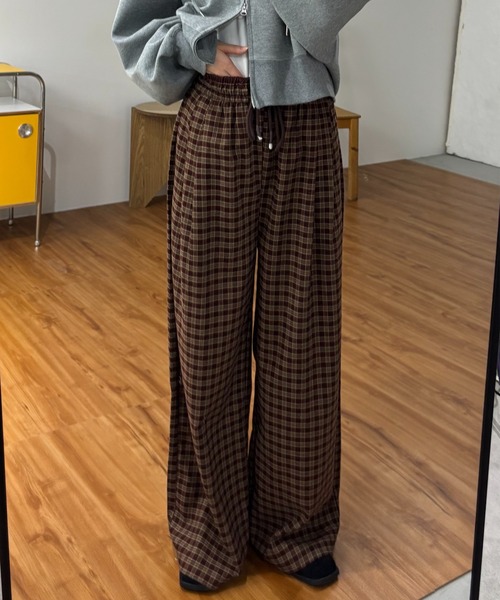 MERLOT（メルロー）の「【ウエスト総ゴム】ウールタッチギンガムチェックワイドパンツ（その他パンツ・レディース・ブラウン/ネイビー/ブラック・FREE）」の15枚目の写真