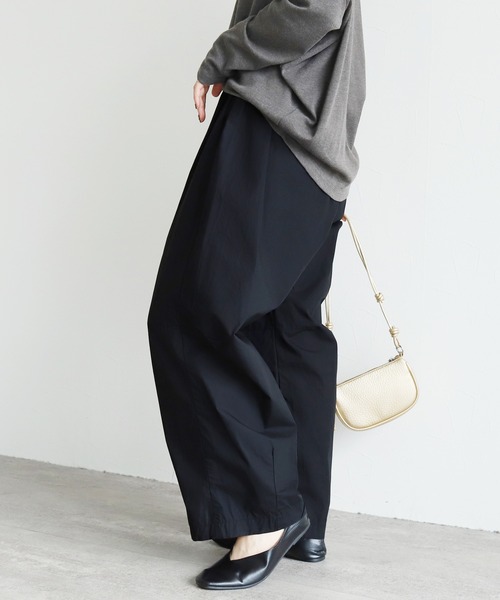reca(レカ)の「脇ダーツコクーンパンツ(その他パンツ・レディース・ベージュ系/ブラック・FREE)」の4枚目の写真