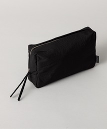 kuros'（クロス）の「【kuros’オリジナル】ふかふか塩縮ナイロン スクエアポーチ 黒 L（ポーチ）」