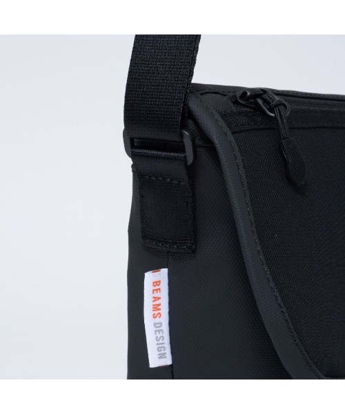 BEAMS DESIGN(ビームス デザイン)の「BEAMSDESIGN(ビームスデザイン)エラスティックメッシュ ショルダーバッグ(ショルダーバッグ・メンズ・ブラック/サンドベージュ/ネイビー・FREE)」の11枚目の写真