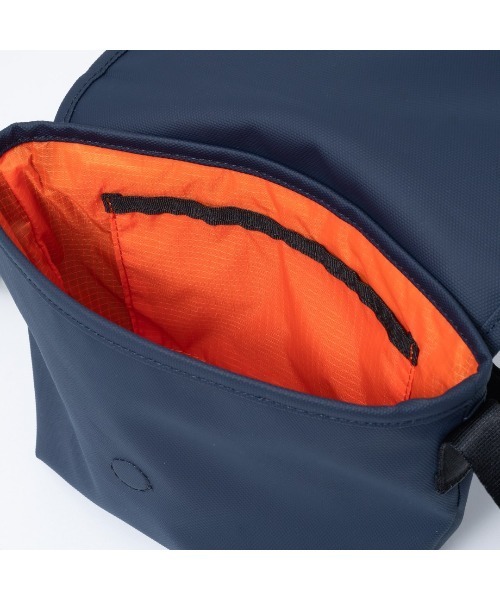 BEAMS DESIGN(ビームス デザイン)の「BEAMSDESIGN(ビームスデザイン)エラスティックメッシュ ショルダーバッグ(ショルダーバッグ・メンズ・ブラック/サンドベージュ/ネイビー・FREE)」の19枚目の写真