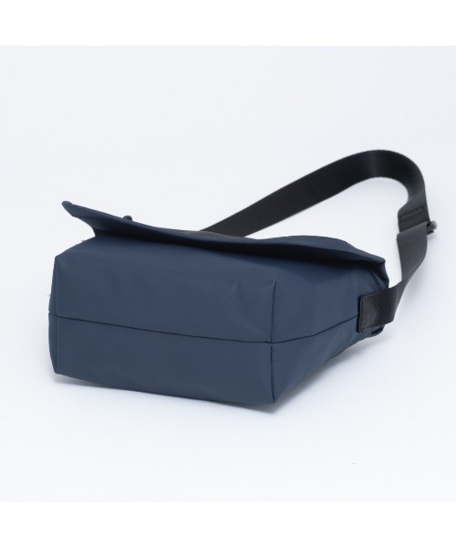 BEAMS DESIGN(ビームス デザイン)の「BEAMSDESIGN(ビームスデザイン)エラスティックメッシュ ショルダーバッグ(ショルダーバッグ・メンズ・ブラック/サンドベージュ/ネイビー・FREE)」の21枚目の写真