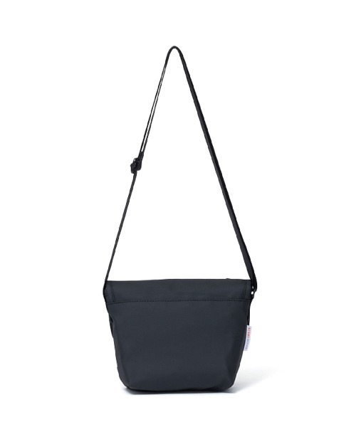 BEAMS DESIGN(ビームス デザイン)の「BEAMSDESIGN(ビームスデザイン)エラスティックメッシュ ショルダーバッグ(ショルダーバッグ・メンズ・ブラック/サンドベージュ/ネイビー・FREE)」の5枚目の写真