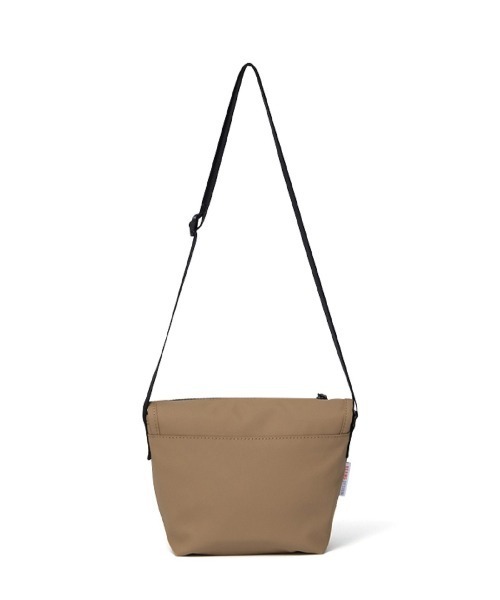 BEAMS DESIGN(ビームス デザイン)の「BEAMSDESIGN(ビームスデザイン)エラスティックメッシュ ショルダーバッグ(ショルダーバッグ・メンズ・ブラック/サンドベージュ/ネイビー・FREE)」の13枚目の写真
