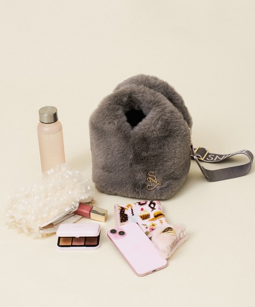 SNIDEL（スナイデル）の「ファーバッグ（ハンドバッグ・レディース・グレー/アイボリー/ライトブルー/ブラウン/ピンク/イエロー・F）」の3枚目の写真