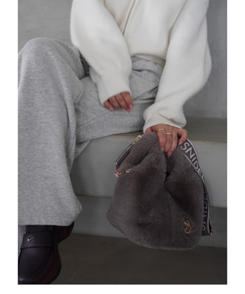 SNIDEL（スナイデル）の「ファーバッグ（ハンドバッグ・レディース・グレー/アイボリー/ライトブルー/ブラウン/ピンク/イエロー・F）」の17枚目の写真