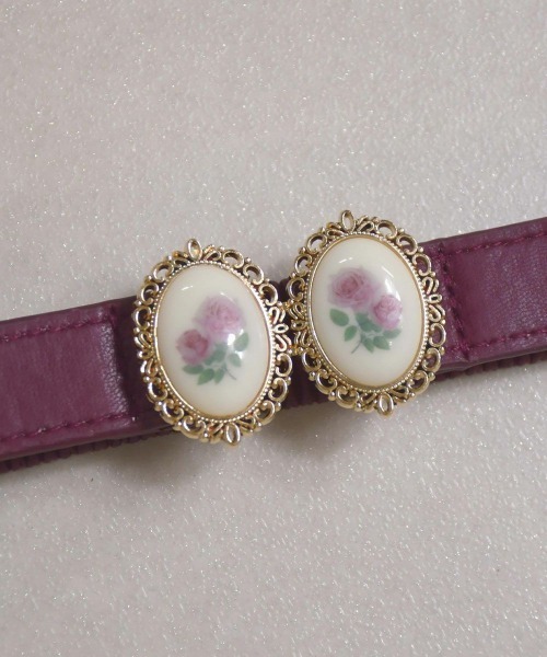 an another angelus(アンアナザーアンジェラス)の「ローズカメオバックルゴムベルト/fint フィント(ベルト・レディース・ブラック/ボルドー/ネイビー・FREE)」の3枚目の写真