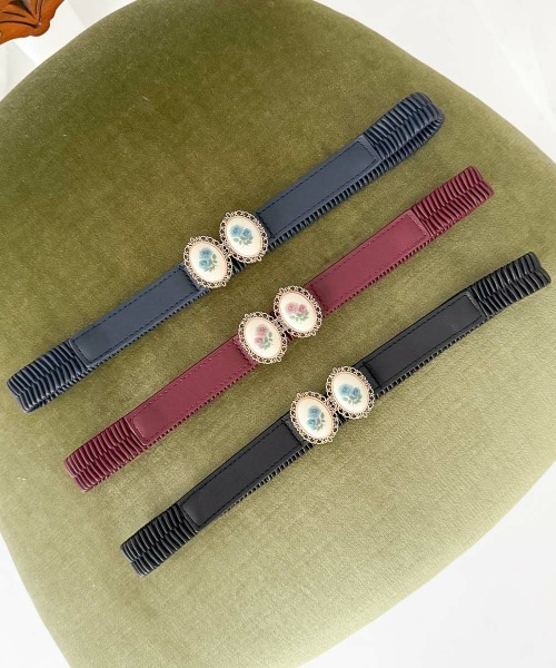 an another angelus(アンアナザーアンジェラス)の「ローズカメオバックルゴムベルト/fint フィント(ベルト・レディース・ブラック/ボルドー/ネイビー・FREE)」の4枚目の写真