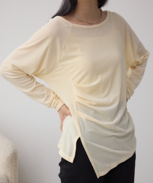 AZUL by moussy(アズールバイマウジー)の「ベロアアシメカットトップス(Tシャツ/カットソー・レディース・アイボリー/ダークブラウン/キャメル・FREE)」の2枚目の写真