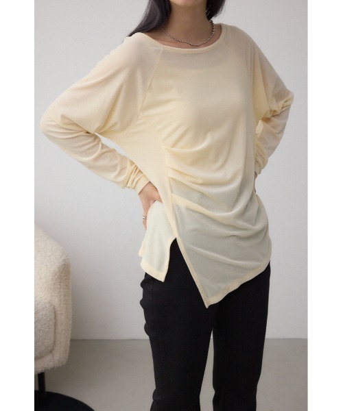 AZUL by moussy(アズールバイマウジー)の「ベロアアシメカットトップス(Tシャツ/カットソー・レディース・アイボリー/ダークブラウン/キャメル・FREE)」の4枚目の写真