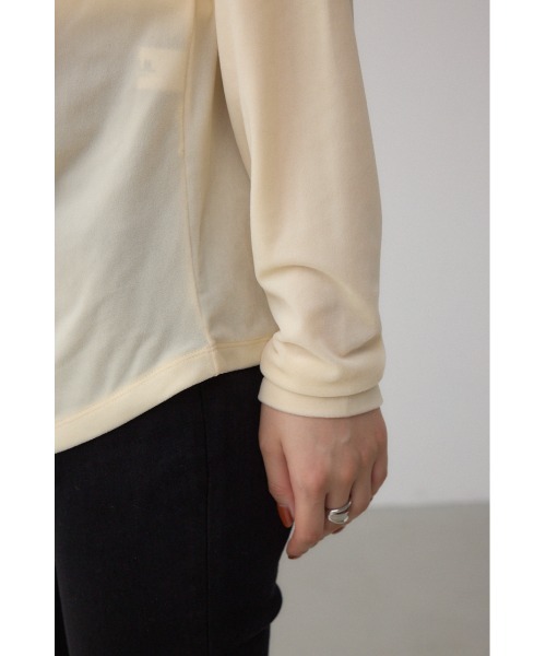 AZUL by moussy(アズールバイマウジー)の「ベロアアシメカットトップス(Tシャツ/カットソー・レディース・アイボリー/ダークブラウン/キャメル・FREE)」の13枚目の写真