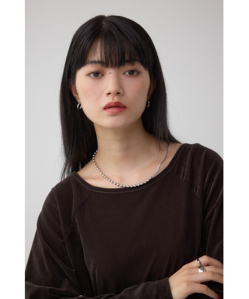 AZUL by moussy(アズールバイマウジー)の「ベロアアシメカットトップス(Tシャツ/カットソー・レディース・アイボリー/ダークブラウン/キャメル・FREE)」の16枚目の写真