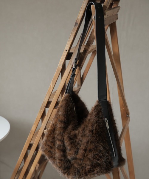 Ulysses（ユリシス）の「アニマル柄ファーショルダーバッグ（ショルダーバッグ・レディース・モカ/ピンクベージュ・F）」の20枚目の写真