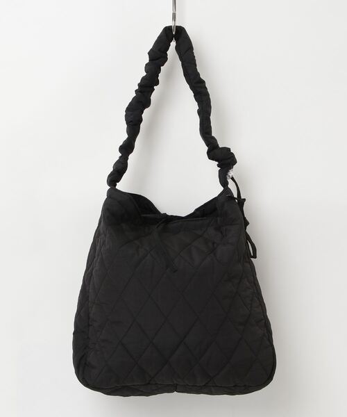 Libra Cue（リブラ キュー）の「ギャザーハンドルキルティングバッグ（ショルダーバッグ・レディース・アイボリー/ブラック・FREE）」の14枚目の写真