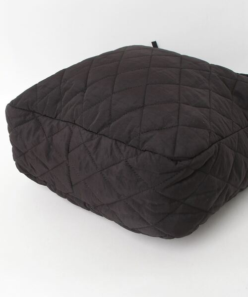 Libra Cue（リブラ キュー）の「ギャザーハンドルキルティングバッグ（ショルダーバッグ・レディース・アイボリー/ブラック・FREE）」の15枚目の写真