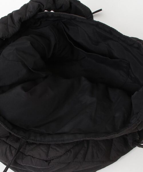 Libra Cue（リブラ キュー）の「ギャザーハンドルキルティングバッグ（ショルダーバッグ・レディース・アイボリー/ブラック・FREE）」の16枚目の写真