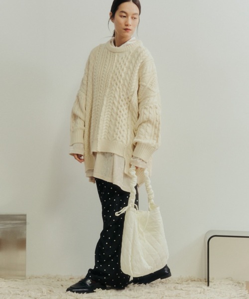 Libra Cue（リブラ キュー）の「ギャザーハンドルキルティングバッグ（ショルダーバッグ・レディース・アイボリー/ブラック・FREE）」の3枚目の写真