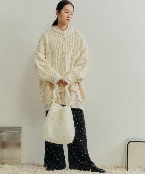 Libra Cue（リブラ キュー）の「ギャザーハンドルキルティングバッグ（ショルダーバッグ・レディース・アイボリー/ブラック・FREE）」の5枚目の写真